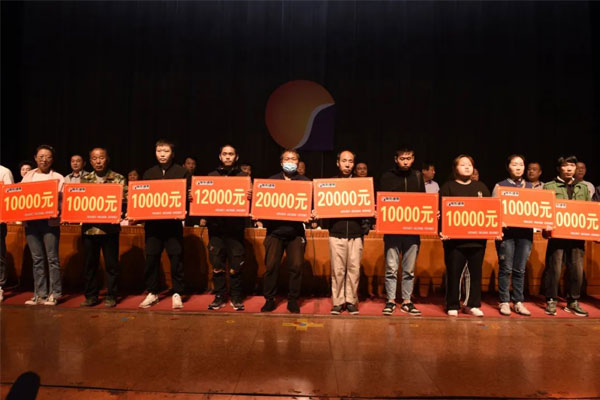 ÊÜÖú´ó²¡»¼Õß¼ÒÍ¥´ú±í ÊÜÖú´ó²¡»¼Õß¼ÒÍ¥´ú±í